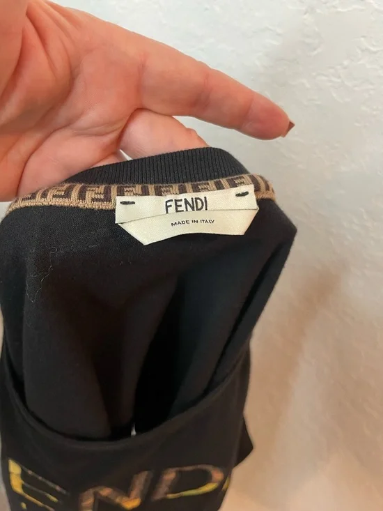 Auth Fendi Roma Black Tee - Picture 6 of 10
